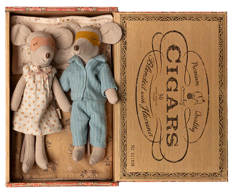 Mum & Dad in cigarbox