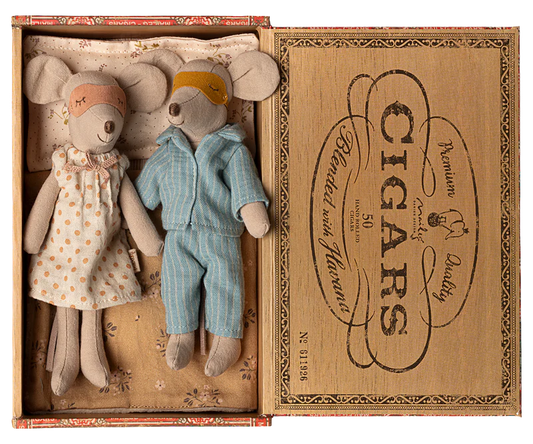 Mum & Dad in cigarbox