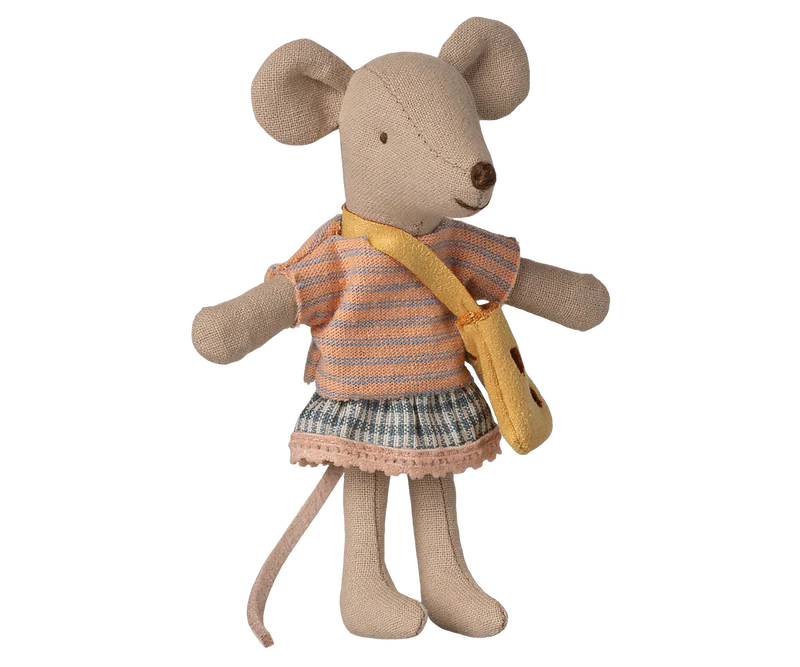 Little sister mouse with bag
